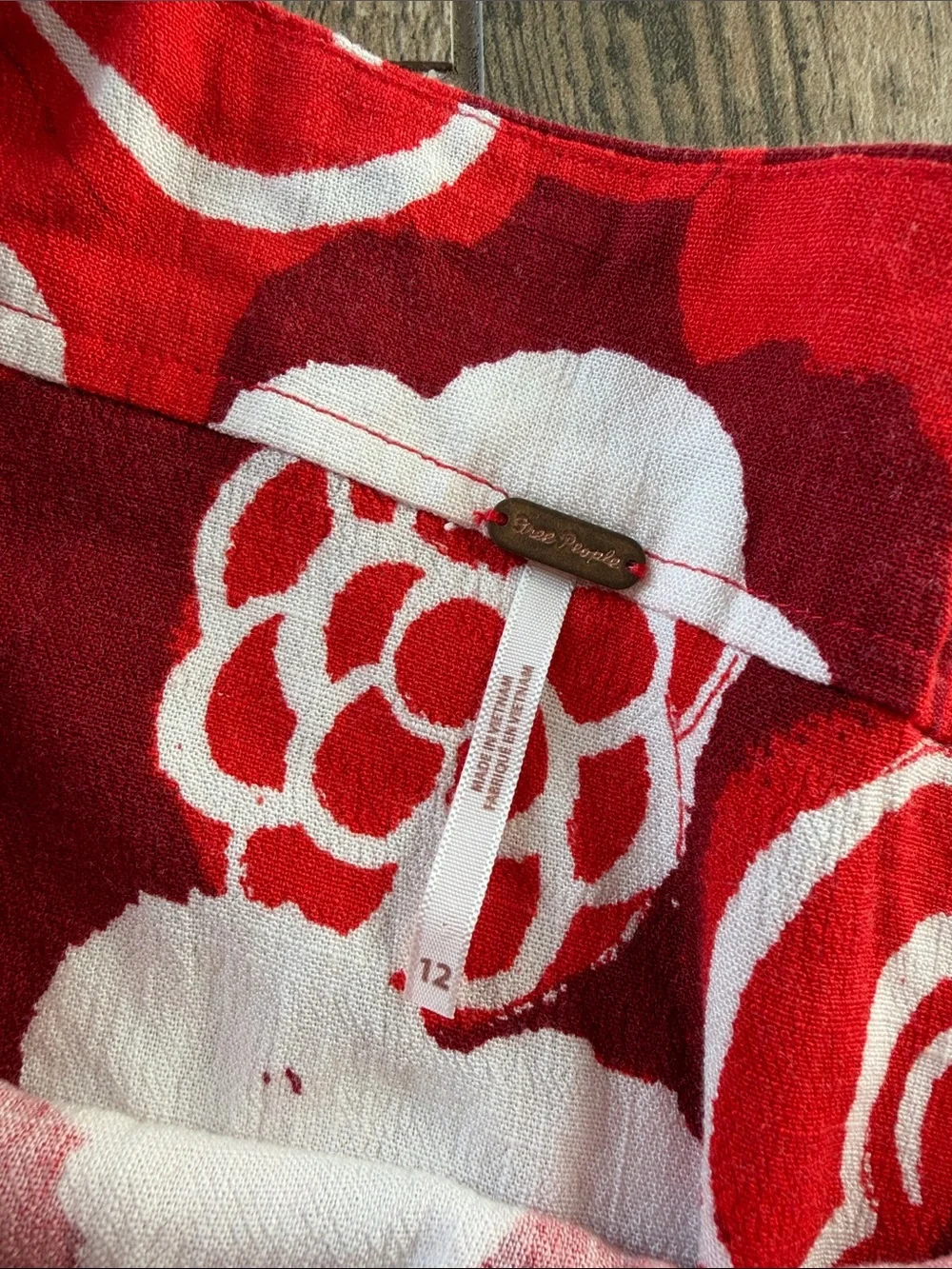 FREE PEOPLE White & Red Floral Mini Skirt size 12